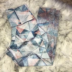 High waisted L Evolution and Creation workout wear